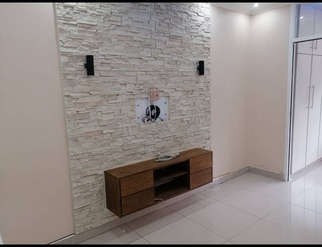 0.5 BEDROOM FLAT TO LET IN ESSENWOOD